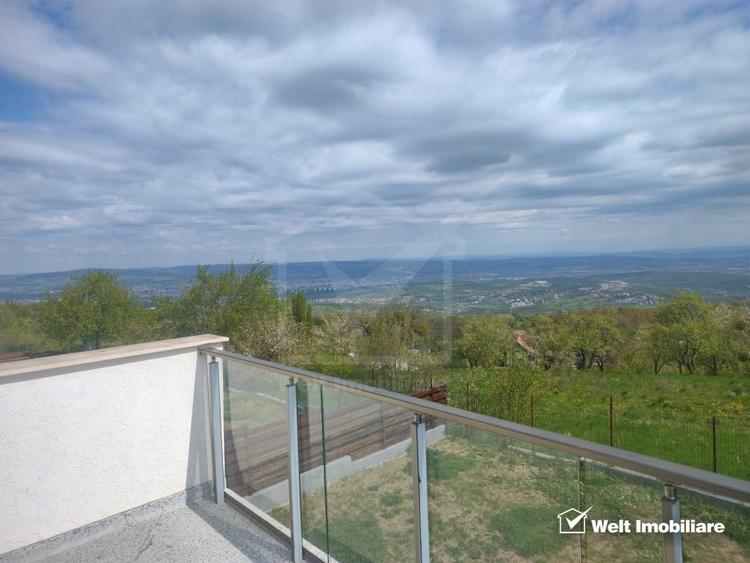 Casă individuală cu 6 camere cu Garaj în Feleacu