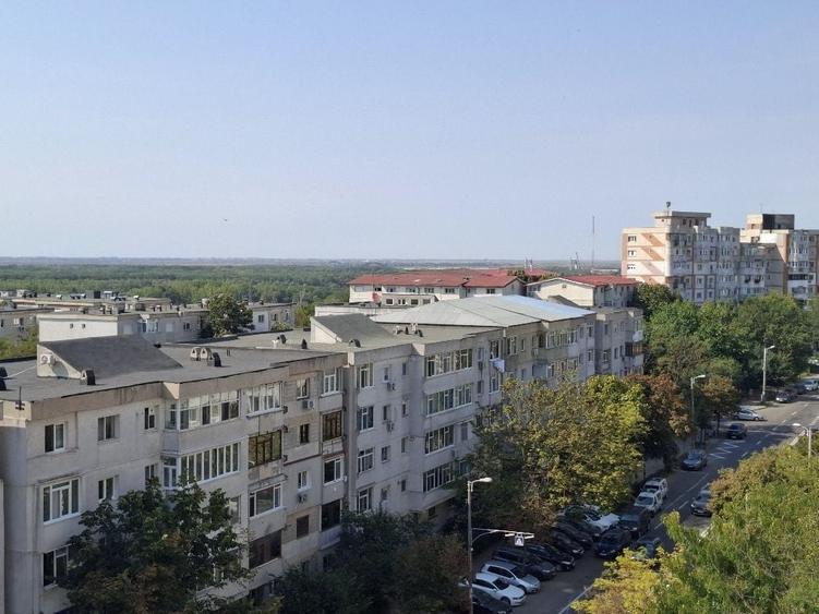 Apartament cu 3 camere decomandat în Dunărea