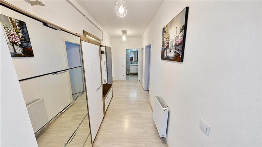 Apartament cu 3 camere decomandat, mobilat în Tractorul
