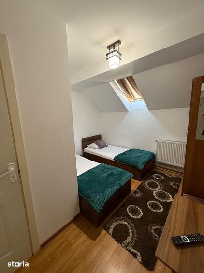 Casă cu 10 camere cu Teren 1100 Mp în Central