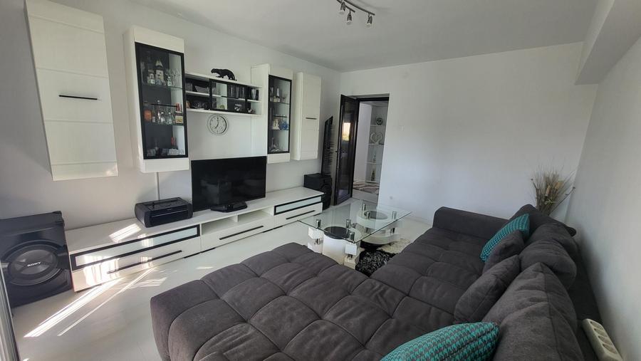 Apartament cu 2 camere decomandat în Sărari