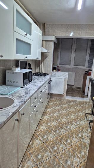 Apartament cu 4 camere decomandat în Crângași