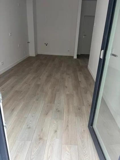 Garsonieră decomandată în Baza 3
