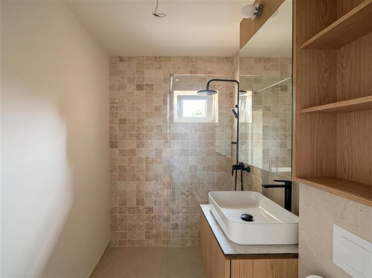 Apartament cu 2 camere semidecomandat, mobilat în Ultracentral