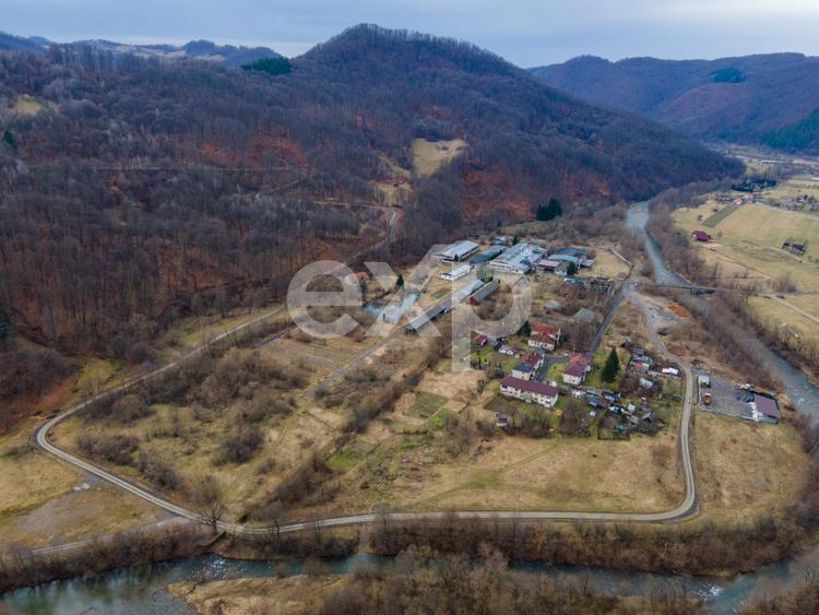 Spațiu industrial, de 5,000 mp, în Bucea