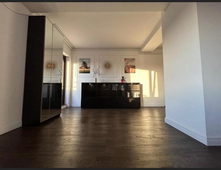 Apartament cu 3 camere decomandat în Pipera