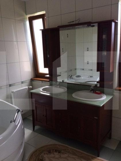 Casă individuală cu 6 camere cu Garaj în Făget