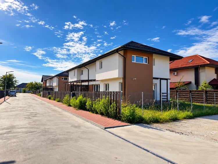 Duplex cu 4 camere cu Teren 250 Mp în Săbăreni
