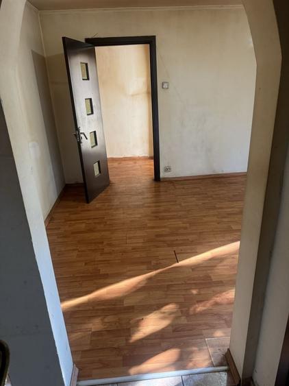 Apartament cu 2 camere semidecomandat în Berceni