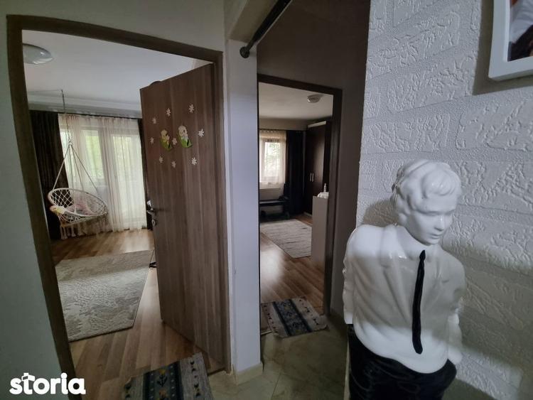 Apartament cu 3 camere decomandat, mobilat în Mioriței