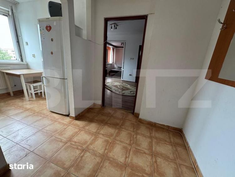 Apartament cu 3 camere semidecomandat în Cetate