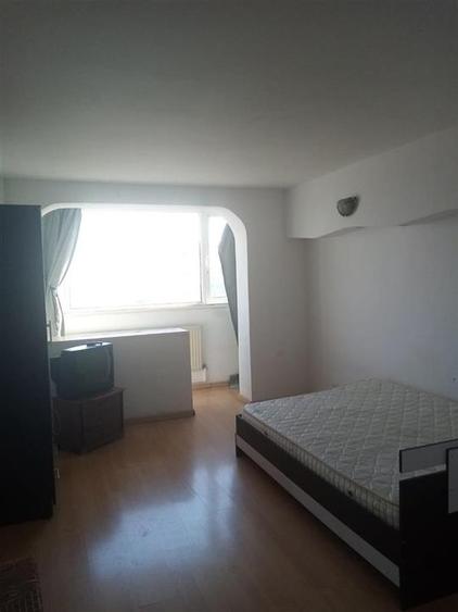 Apartament cu 3 camere decomandat în Cornișa