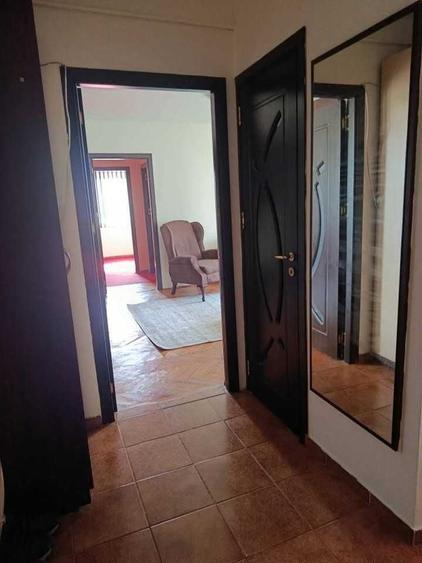 Apartament cu 2 camere semidecomandat în Podu Roș