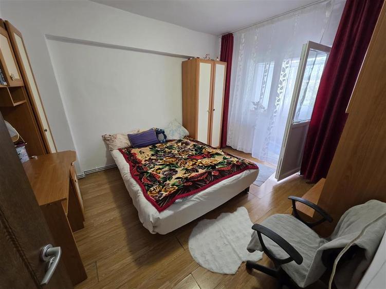 Apartament cu 3 camere decomandat în Dacia