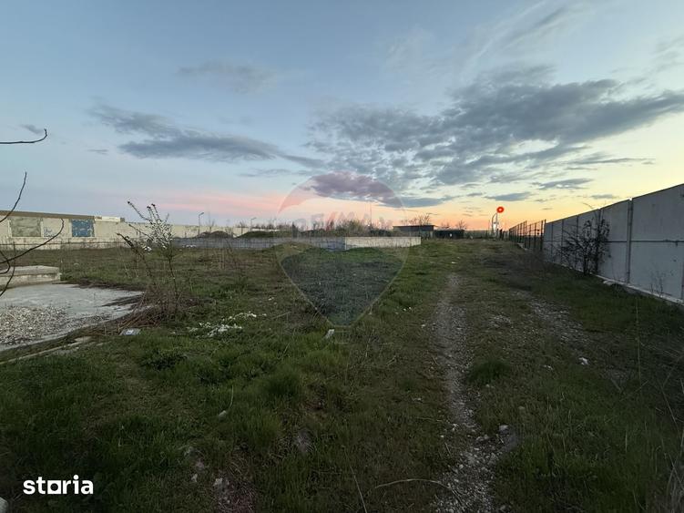 Teren de 3630 mp, în Central