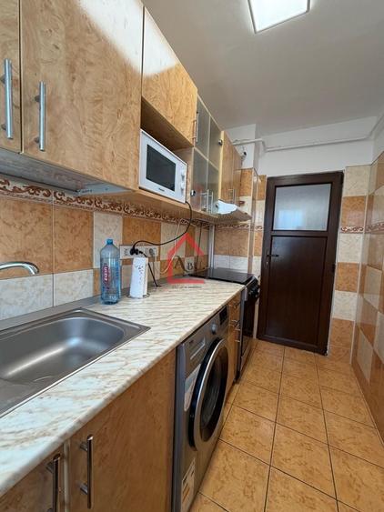 Apartament cu 3 camere decomandat, mobilat în Mircea cel Bătrân
