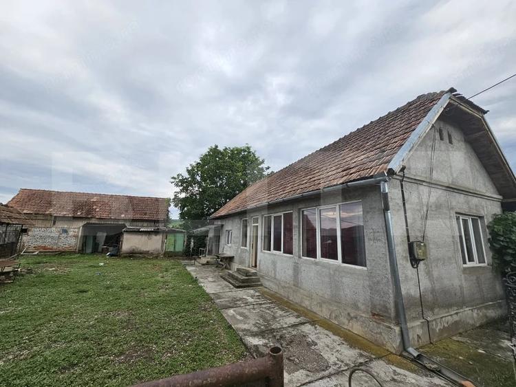 Casă cu 3 camere cu Teren 2698 Mp în Cistei