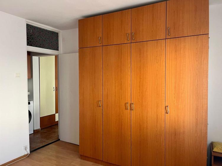 Apartament cu 2 camere decomandat, mobilat în Tei