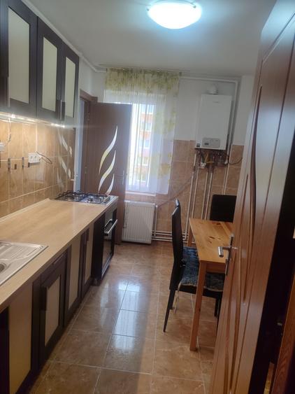 Apartament cu 3 camere decomandat în Tudor