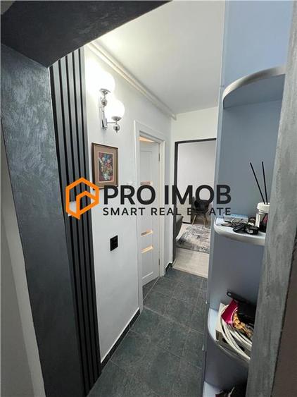 Apartament cu 2 camere semidecomandat, mobilat în Micro 14