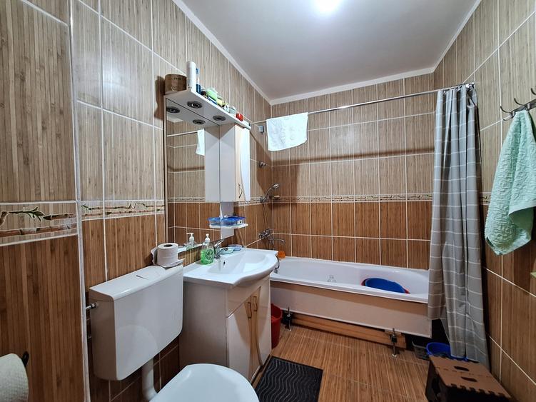 Garsonieră decomandată, mobilată în Florești