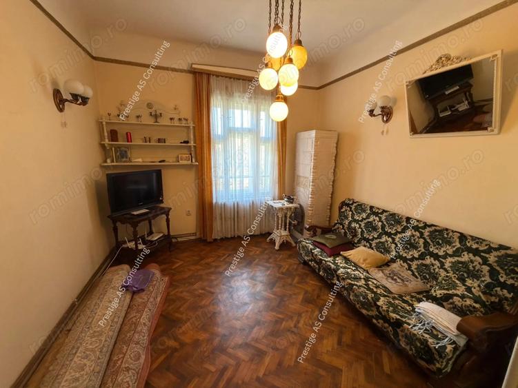 Casă cu 8 camere cu Canalizare în Elisabetin