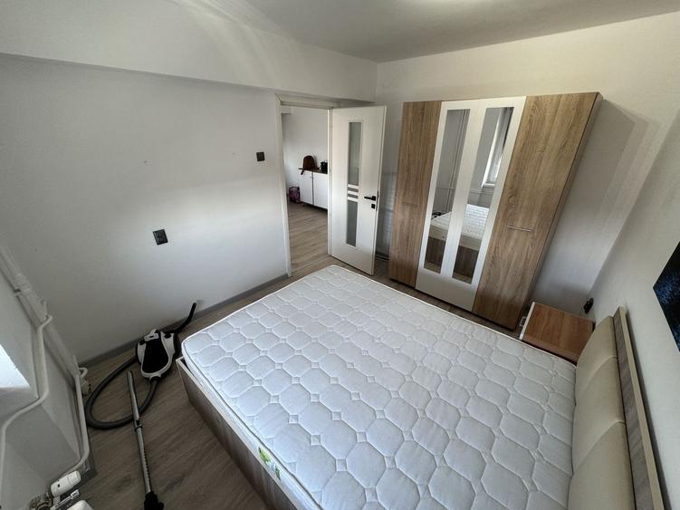 Apartament cu 2 camere nedecomandat, mobilat în P-ța Ovidiu