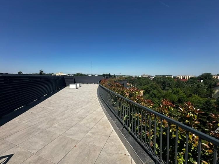 Apartament cu 4 camere decomandat, mobilat în Băneasa