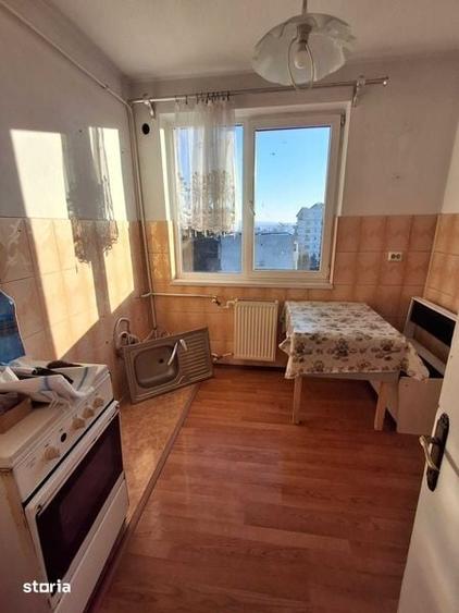 Apartament cu 3 camere semidecomandat în Policlinica