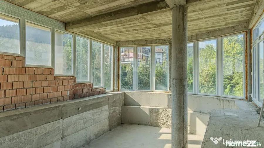 Casă cu 7 camere cu Teren 2000 Mp în Bunloc
