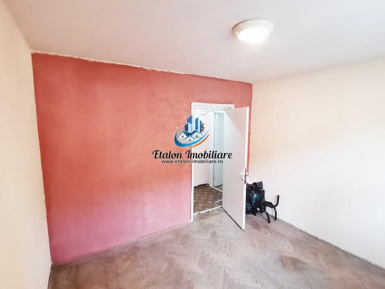 Apartament cu 4 camere semidecomandat în Mărăței