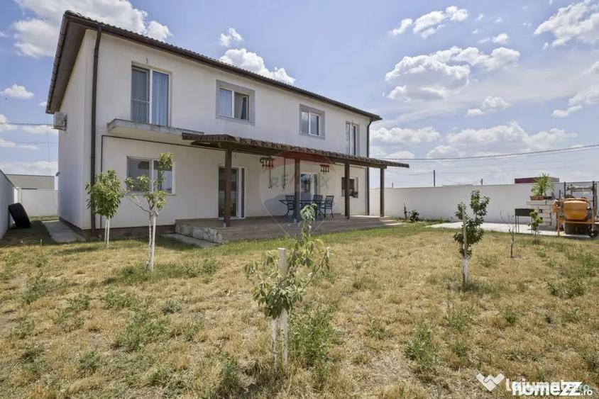 Casă cu 7 camere cu Teren 491 Mp în Vladimirescu