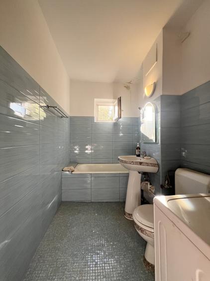 Apartament cu 4 camere decomandat, mobilat în Girocului