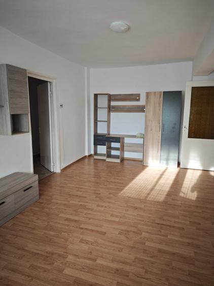 Apartament cu 2 camere decomandat în Micro 3