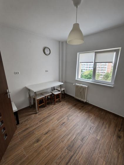 Apartament cu 2 camere semidecomandat în Teiul Doamnei