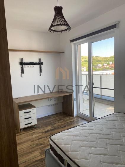 Apartament cu 3 camere semidecomandat, mobilat în Borhanci