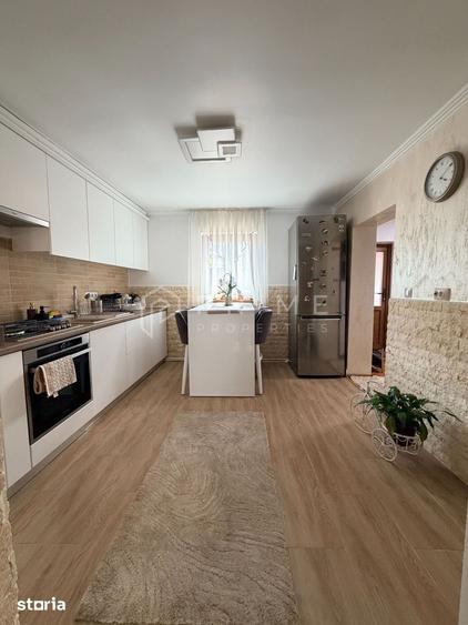 Casă cu 6 camere cu Teren 530 Mp în Dâmbu Pietros