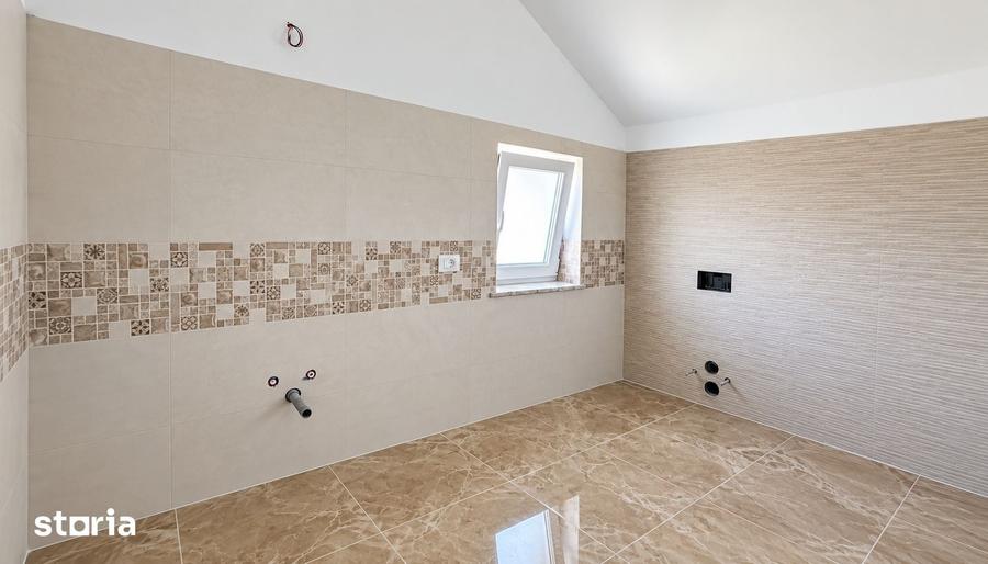 Casă cu 4 camere cu Teren 528 Mp în Sânmihaiu Român