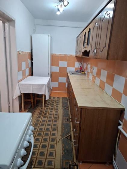 Apartament cu 3 camere decomandat în Universității