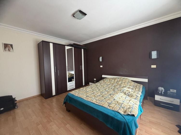 Apartament cu 3 camere decomandat, mobilat în Lipovei
