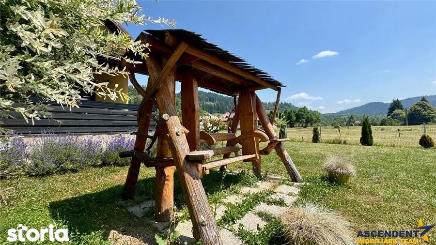 Casă cu 5 camere cu Teren 2032 Mp în Lunca