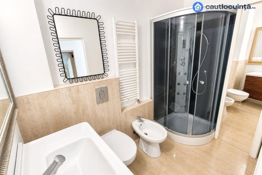 Casă individuală cu 7 camere cu Canalizare în Ultracentral