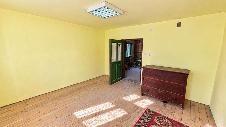 Casă individuală cu 3 camere cu Teren 719 Mp în Slatina-Nera