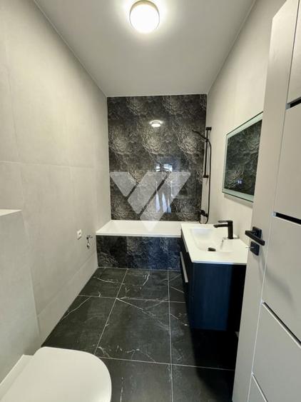 Apartament cu 3 camere decomandat în Periferie