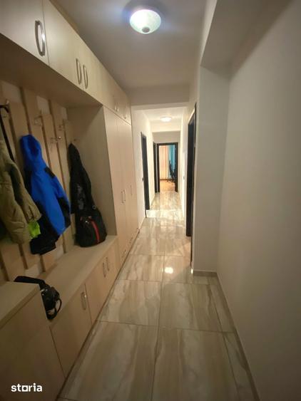Apartament cu 3 camere decomandat în 13 Decembrie