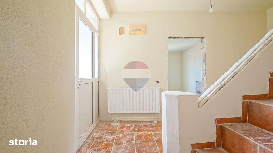 Casă cu 4 camere cu Teren 104 Mp în Central
