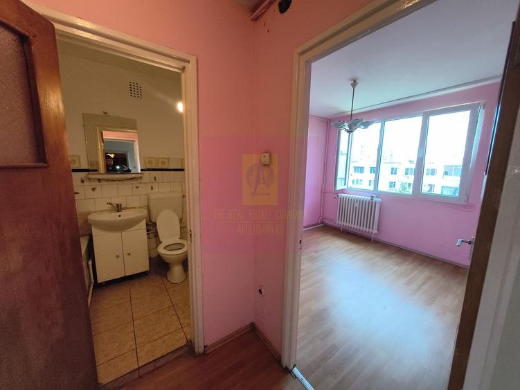 Apartament cu 3 camere semidecomandat în Valea Ialomiței