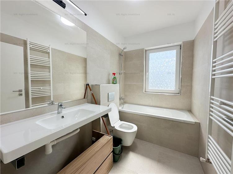 Apartament cu 3 camere decomandat, mobilat în Central