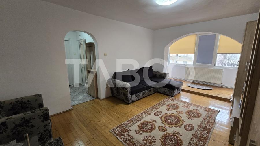 Apartament cu 2 camere semidecomandat, mobilat în Mihai Viteazul