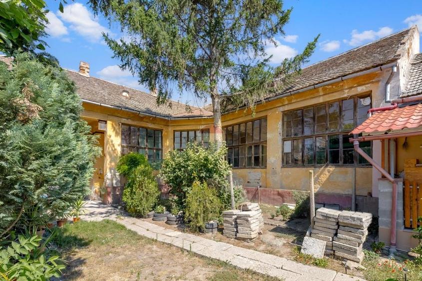 Casă individuală cu 5 camere cu Teren 853 Mp în Ultracentral